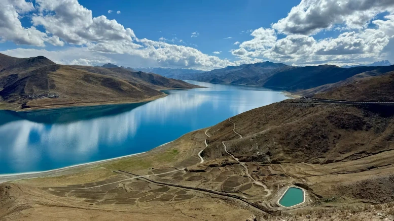 Yamdrok Lake